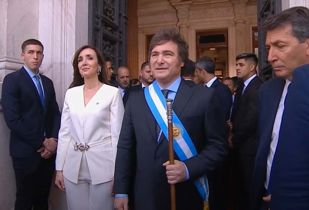 Candidato a favor do Bitcoin, Javier Milei, vence eleições primárias na Argentina
